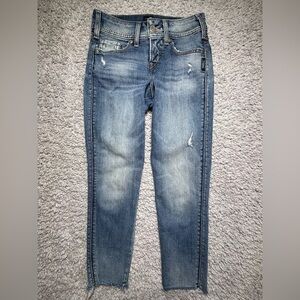 Silver Jeans Blue Capris Distressed Style